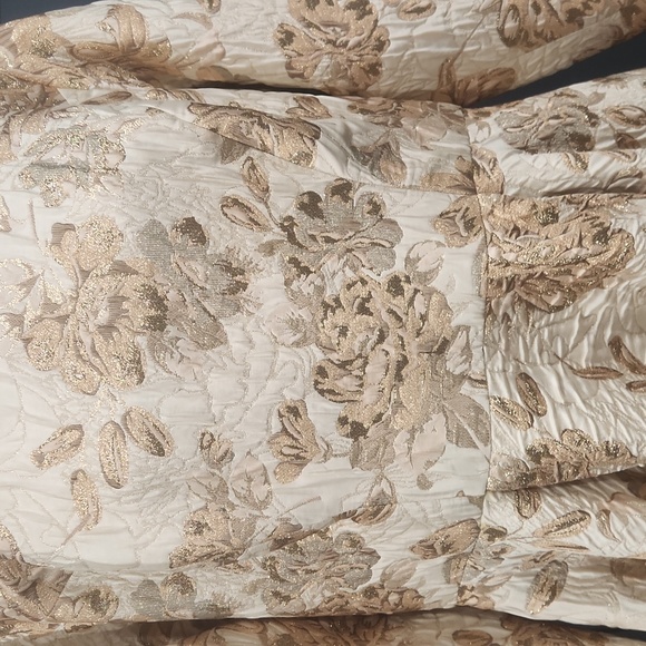 Custom Design Elegant Embroidered Floral Long Sleeve Dress Size 18 - Picture 2 of 4